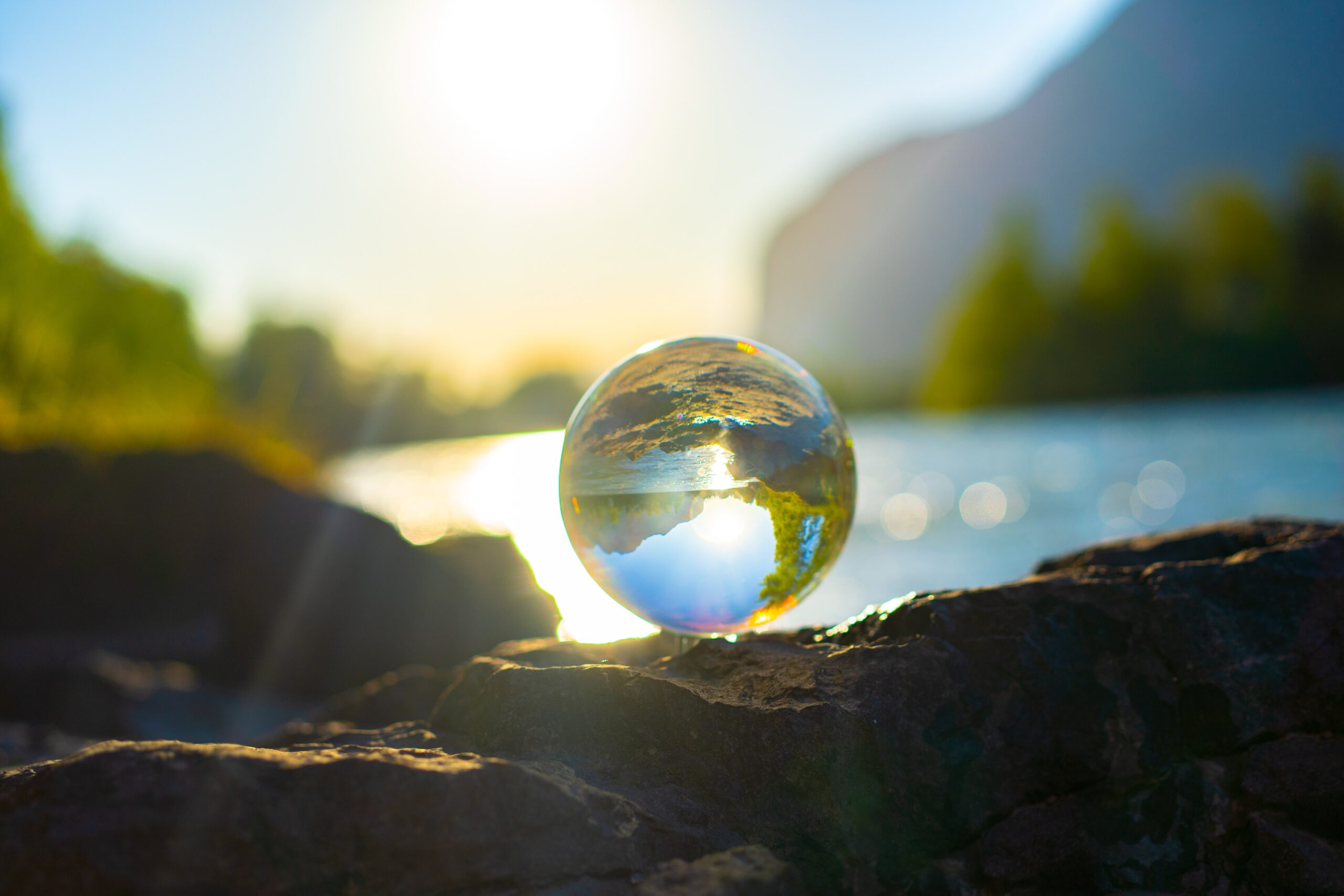 Glass Ball, Nature Alin-andersen-HgZY0oYkpi8-unsplash
